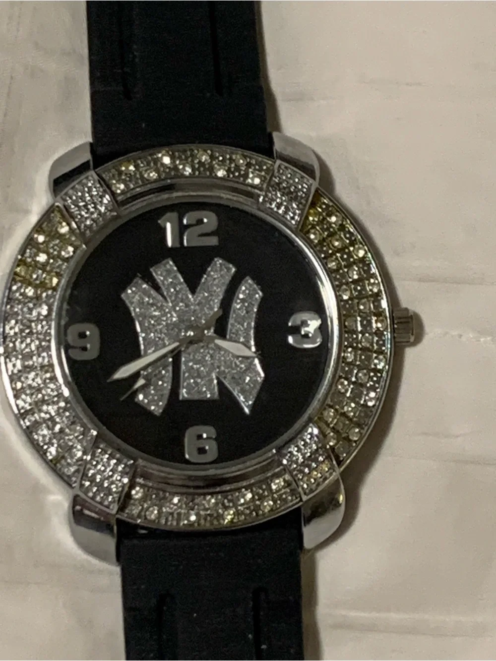 NY Yankees Men's Large-Faced Watch with Rhinestones and Silicone Strap - Vintage